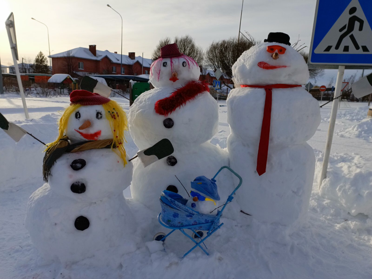 Новогодние снежные фигуры ежегодно в зимние праздники создают в детских  садах и школах Тюменского района - Новости Тюменского муниципального района