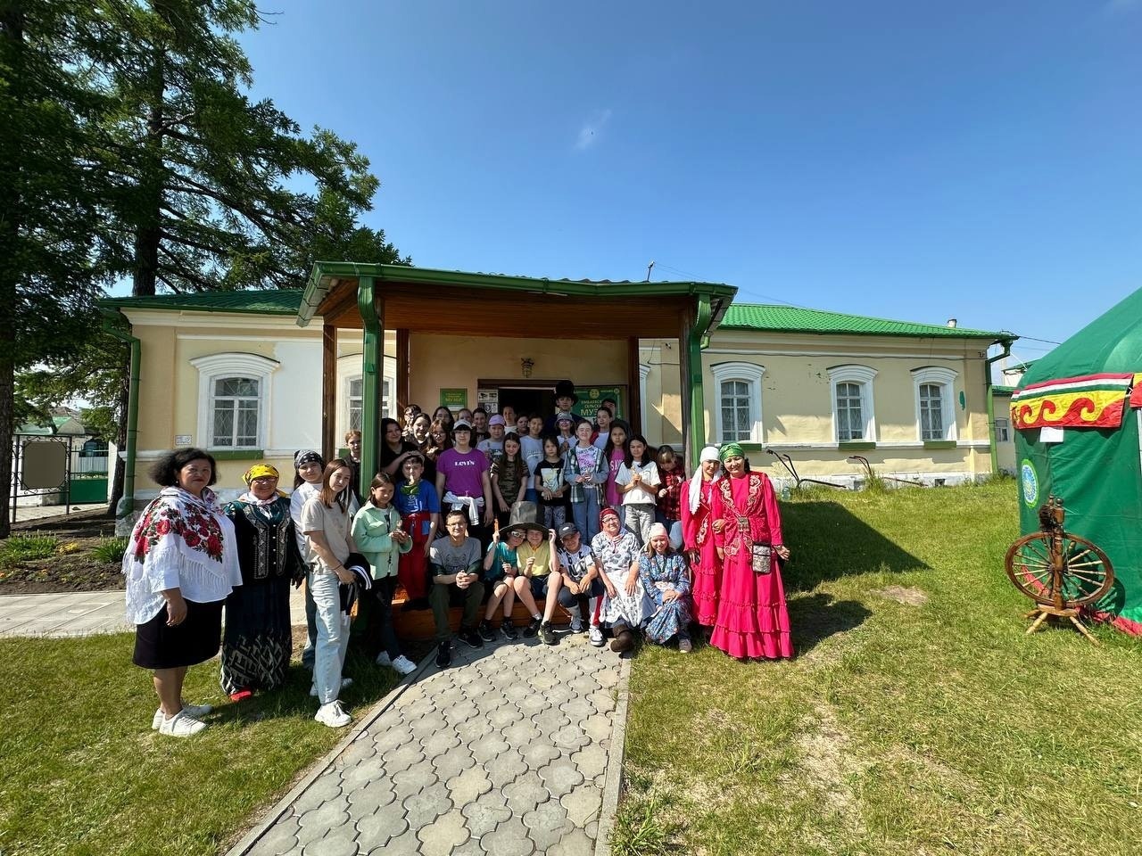 Ембаево. В селе Ембаево дети з летнего лагеря приняли участие в квесте,  посвященном Пушкину - Новости Тюменского муниципального района